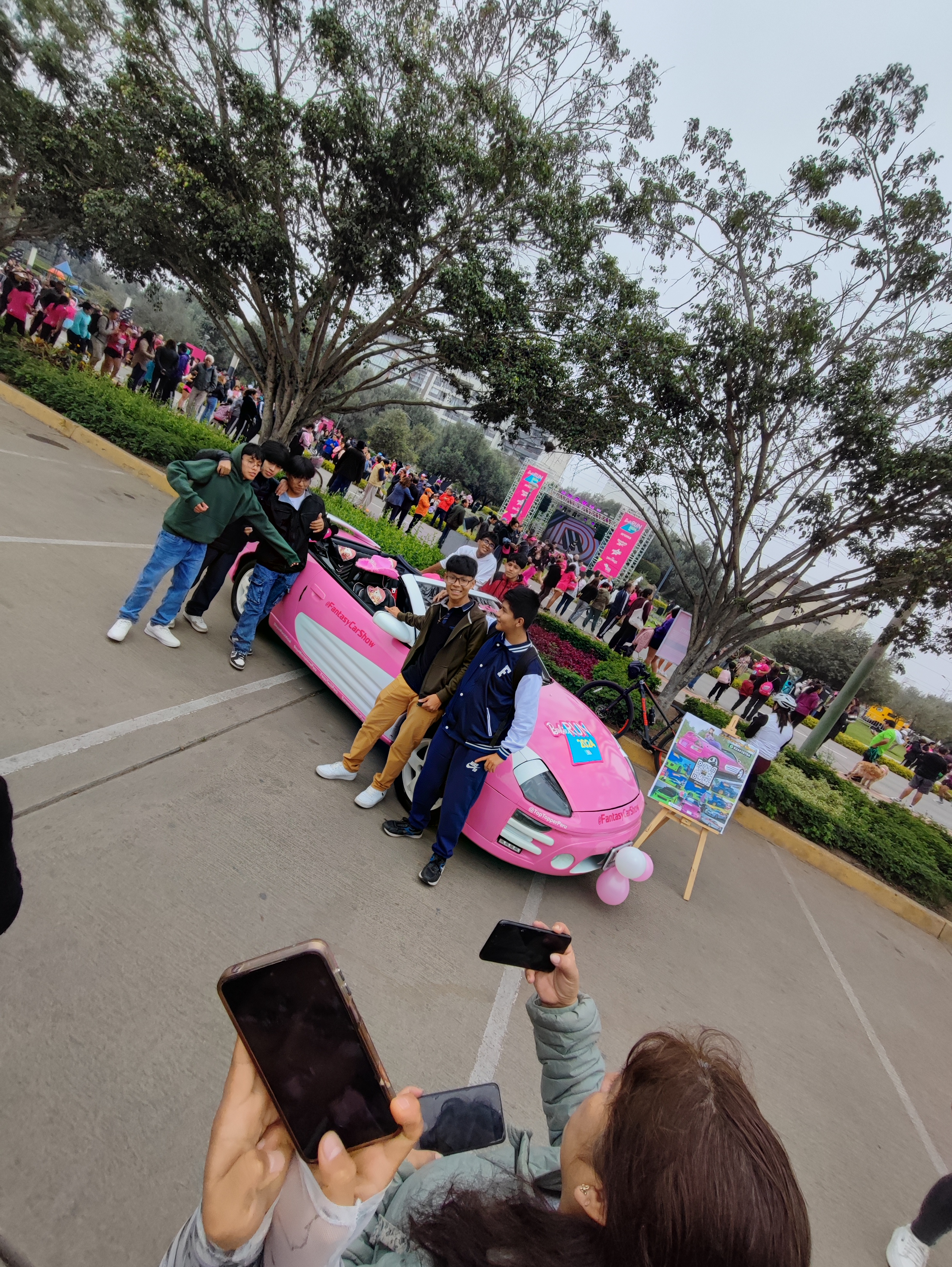 Alquiler de Auto Rosado Barbie para Eventos, Activaciones y Videoclips · imagen 10