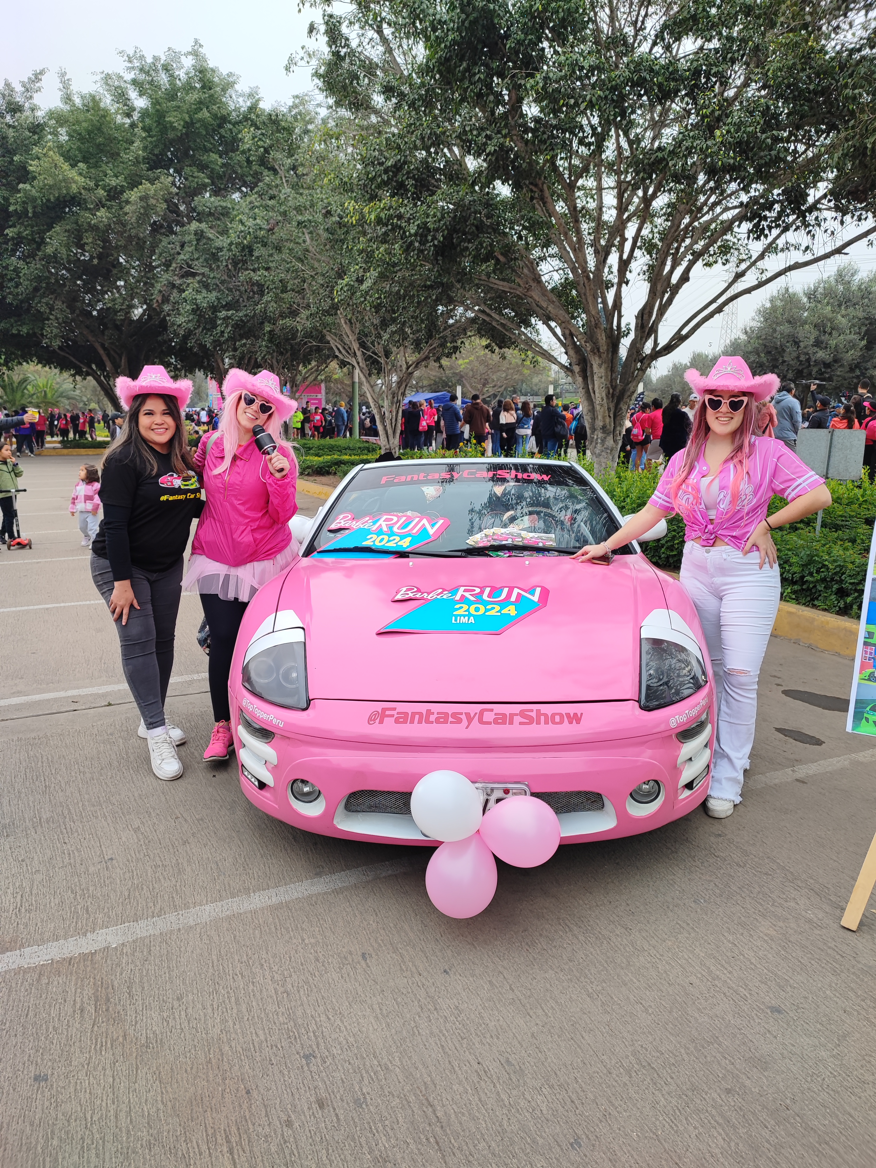 Alquiler de Auto Rosado Barbie para Eventos, Activaciones y Videoclips · imagen 12